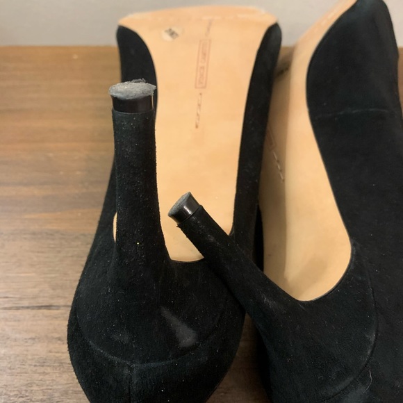 Vince Camuto Jaynita Suede Scalloped Heels 12 - Picture 6 of 6